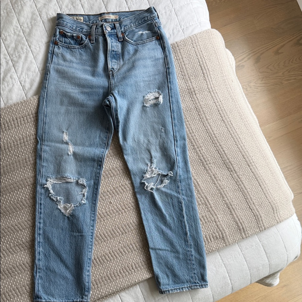 Levi’s - wedgie straight distressed jeans